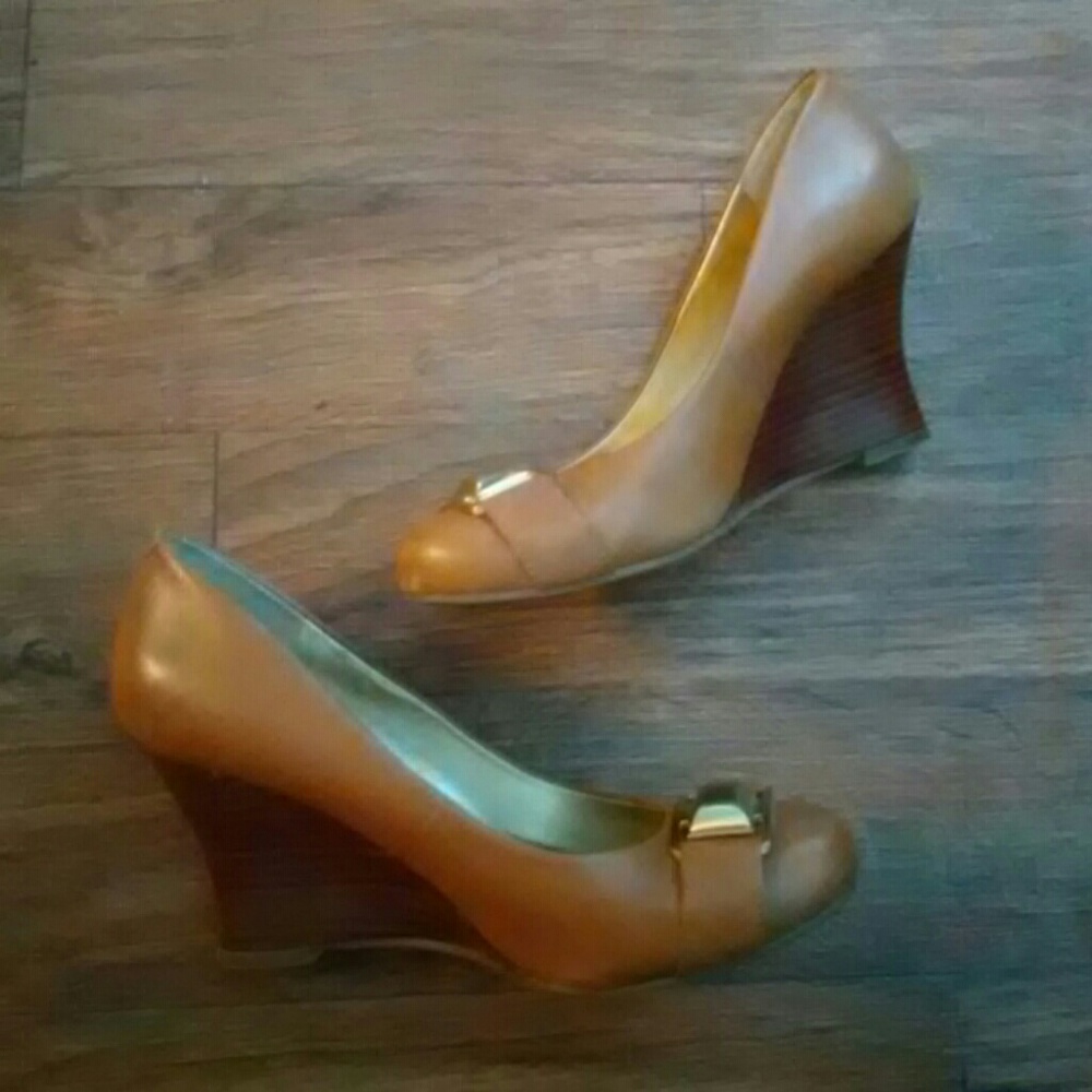 Guess Closed Toe Wedges